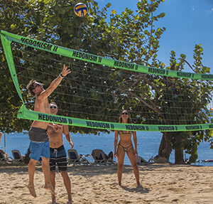 Volleybal spel op het strand